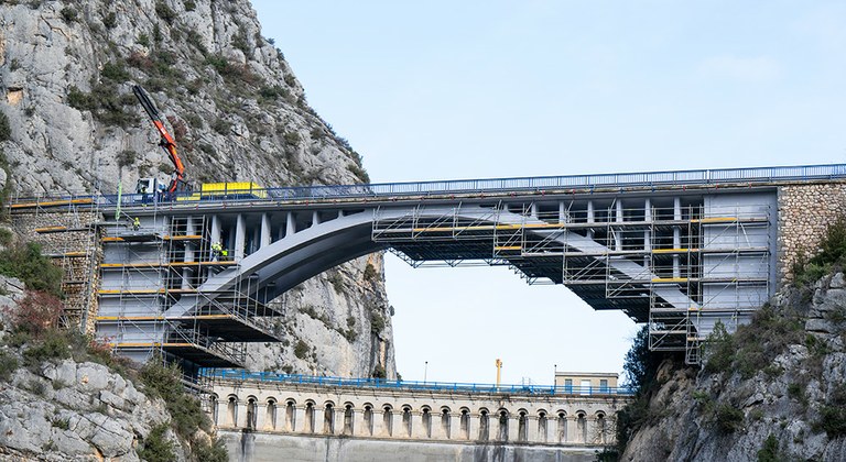 50.000 kg di ponteggio BRIO per la riparazione del ponte sul fiume Esera in Spagna